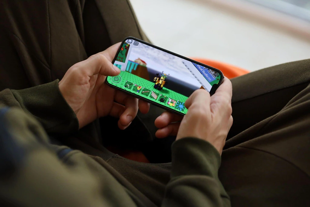 Шахраї полюють на акаунти дітей через Brawl Stars, Roblox і Standoff 2: як працює нова схема