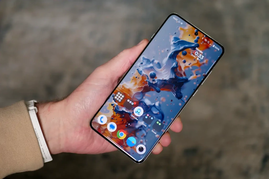 OnePlus Ace 7 Pro показали до презентації: активний кулер і до 185 кадрів за секунду в іграх